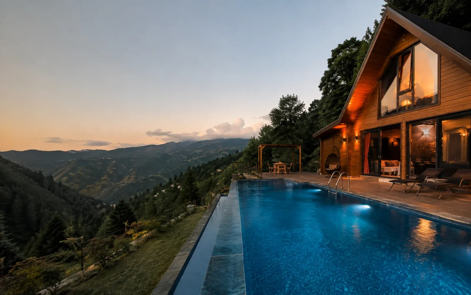 Rize Isıtmalı Havuzlu Bungalov